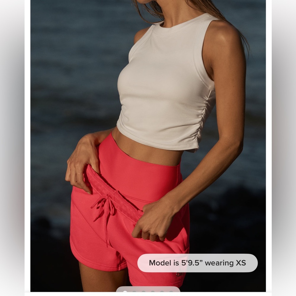 Alo accolade short candy red